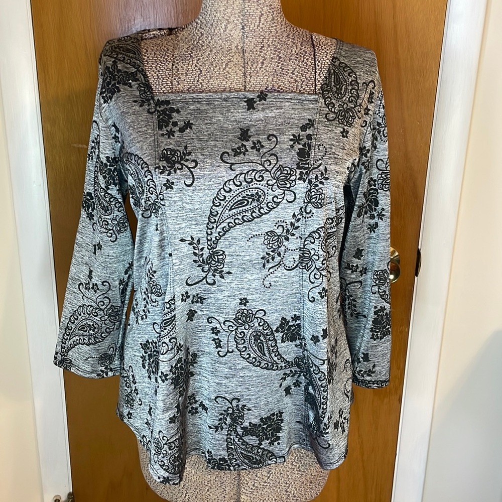 Bleeker & McDougal Womens Large Square Neck Silver with Black Paisley